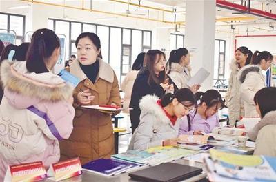 带编招人 学前教育类毕业生求职季，机遇与挑战并存